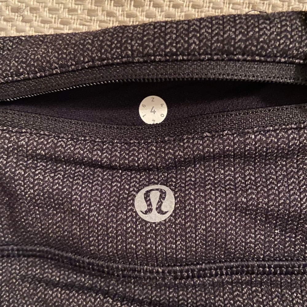 Lululemon leggings - sz 4. Great condition!